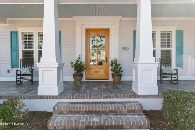 property entrance with covered porch