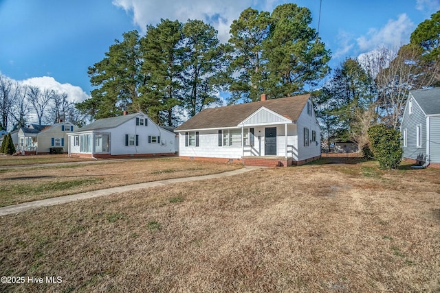 view of front of property with a front yard