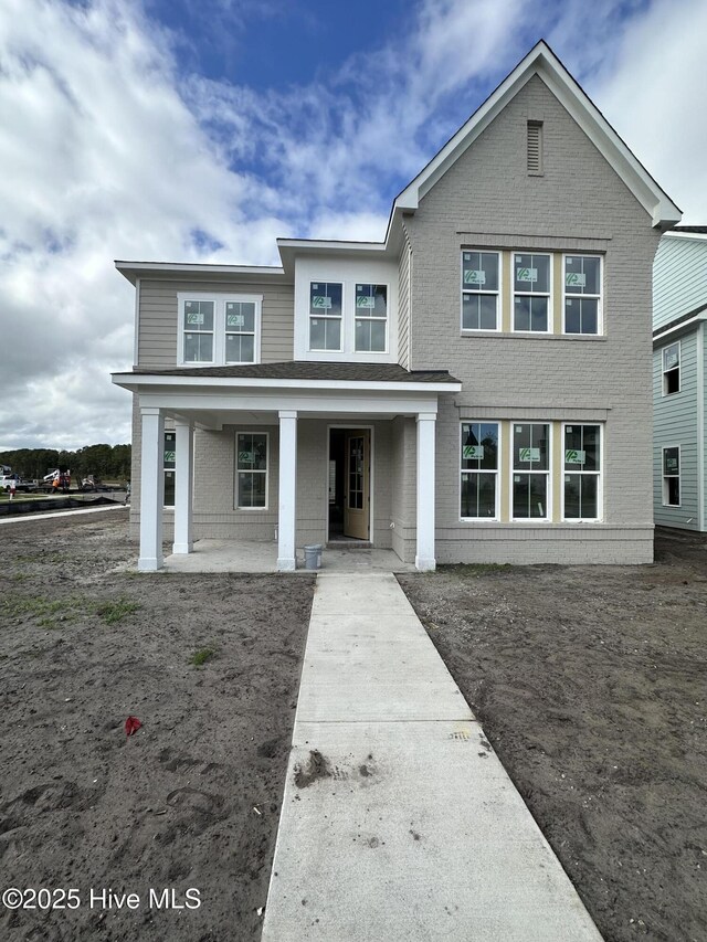 view of front of property featuring a front lawn