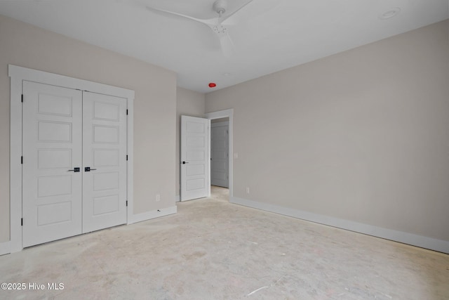 unfurnished bedroom featuring baseboards, ceiling fan, and a closet