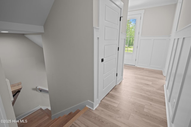629 Vale Dr, Wilmington, NC 28411 - hall featuring an upstairs landing, light wood-style flooring, and lofted ceiling