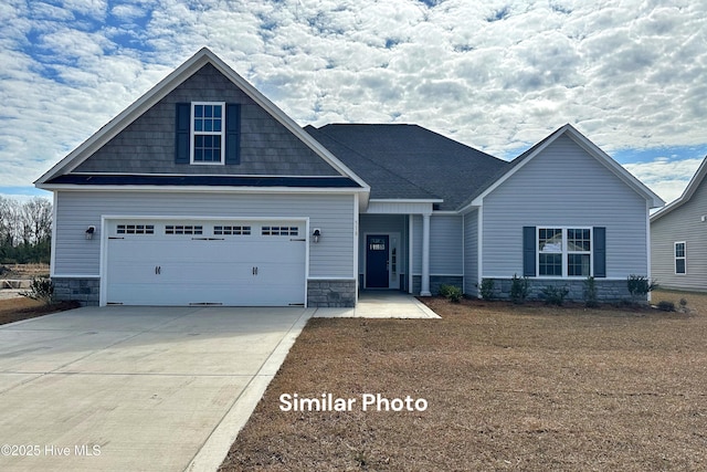 craftsman house featuring a garage