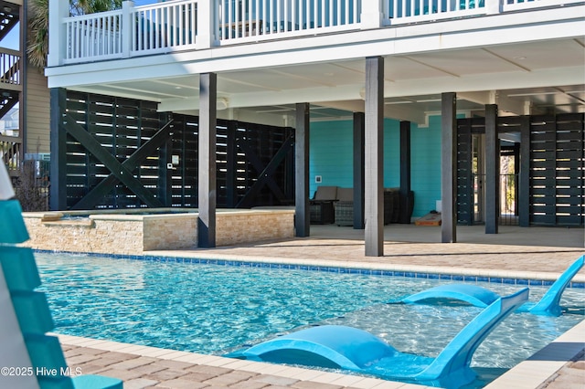 view of swimming pool