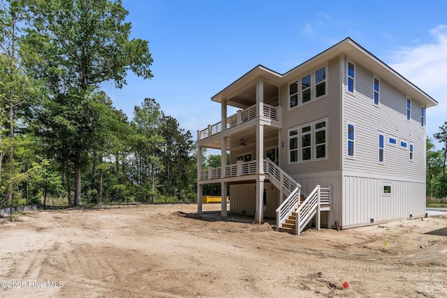 633 Vale Dr, Wilmington, NC 28411 - view of building exterior with fence and uncovered parking