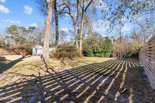 view of yard with an outdoor structure