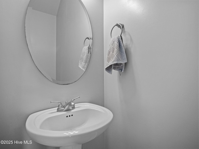 bathroom featuring sink