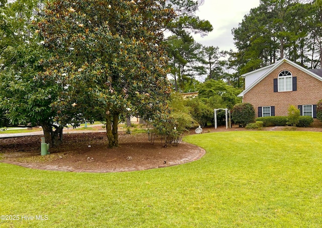 6104 Falcon Dr, New Bern, NC 28560 - view of green lawn