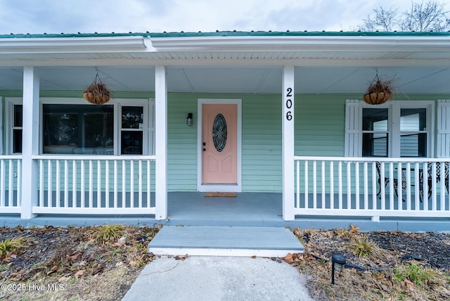 entrance to property featuring covered porch