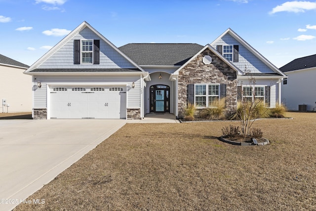 craftsman-style home featuring a front lawn and central AC