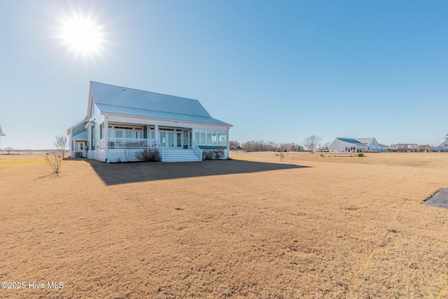 view of front of property featuring a front yard and a porch