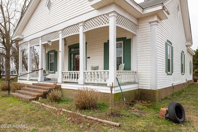 entrance to property featuring covered porch