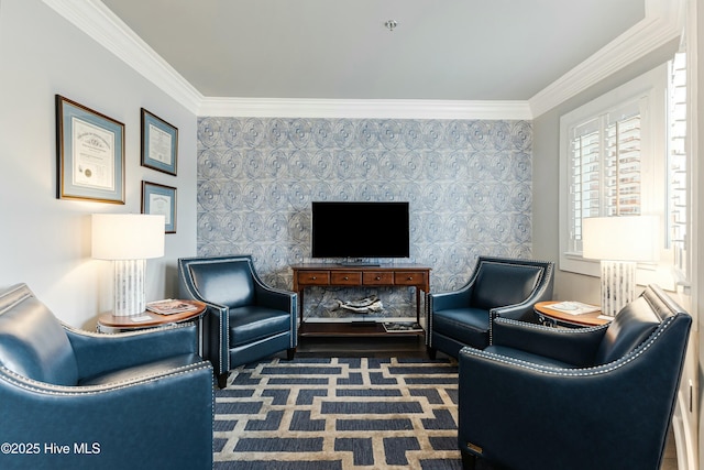 sitting room with crown molding