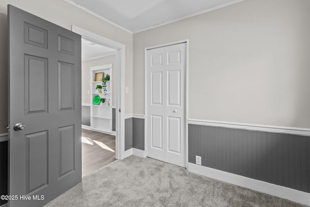 entrance foyer featuring light carpet and crown molding