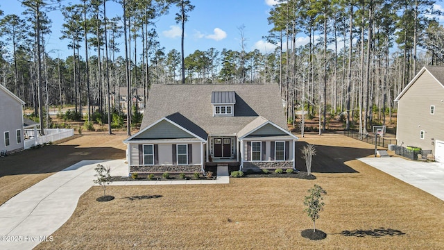 craftsman inspired home with a front yard