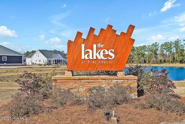 community sign featuring a water view