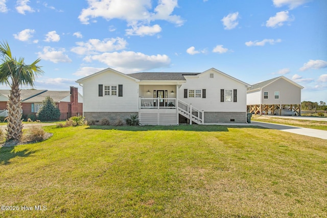 view of front facade featuring a front yard and covered porch