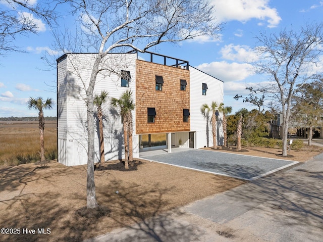 exterior space featuring a carport