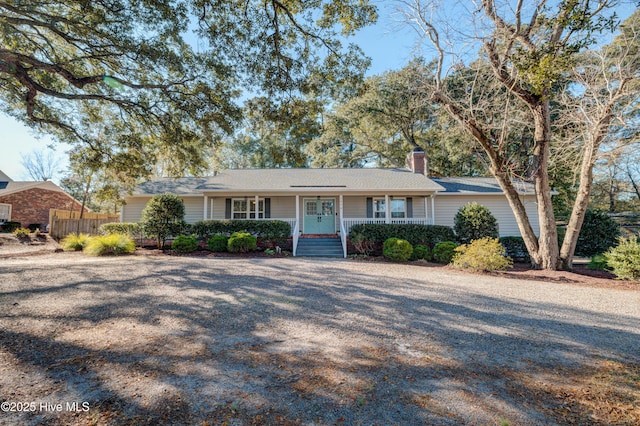 single story home with a porch