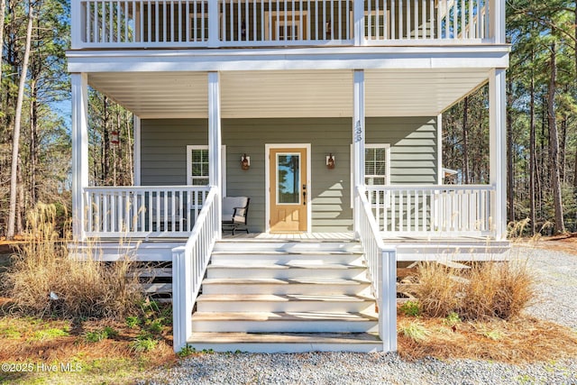 entrance to property featuring a porch