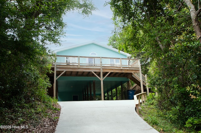 view of front of house featuring a carport