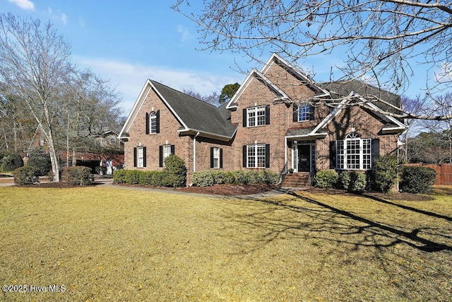 view of front facade featuring a front lawn