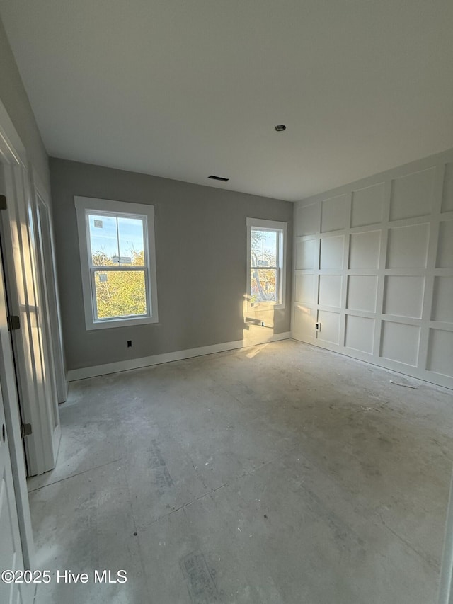 unfurnished room featuring a healthy amount of sunlight