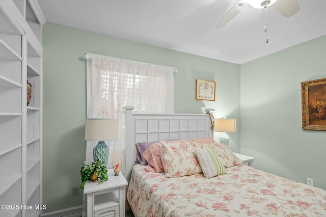 bedroom with ceiling fan