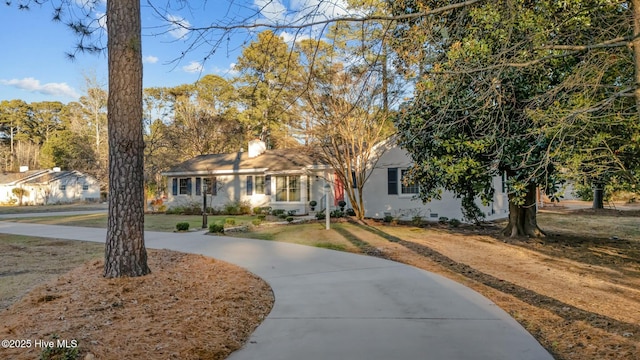 view of front facade featuring a front yard