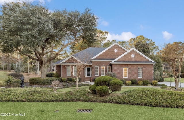 view of front of home with a front lawn