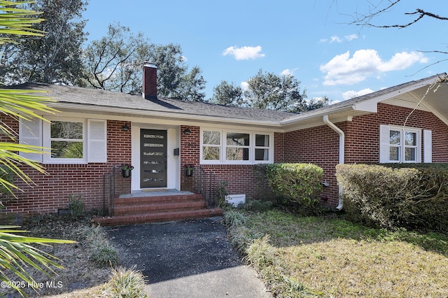 view of front of house featuring a front yard