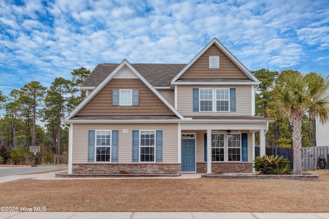 craftsman house featuring a front lawn