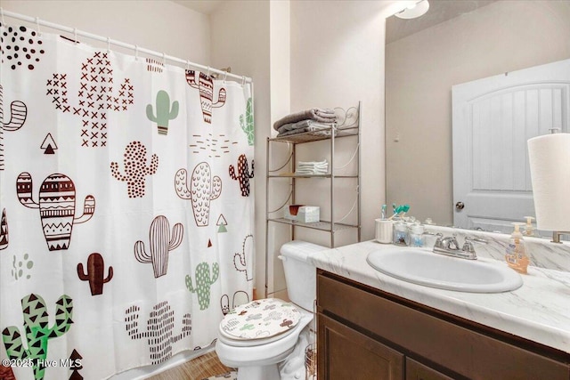 bathroom with toilet, a shower with curtain, and vanity