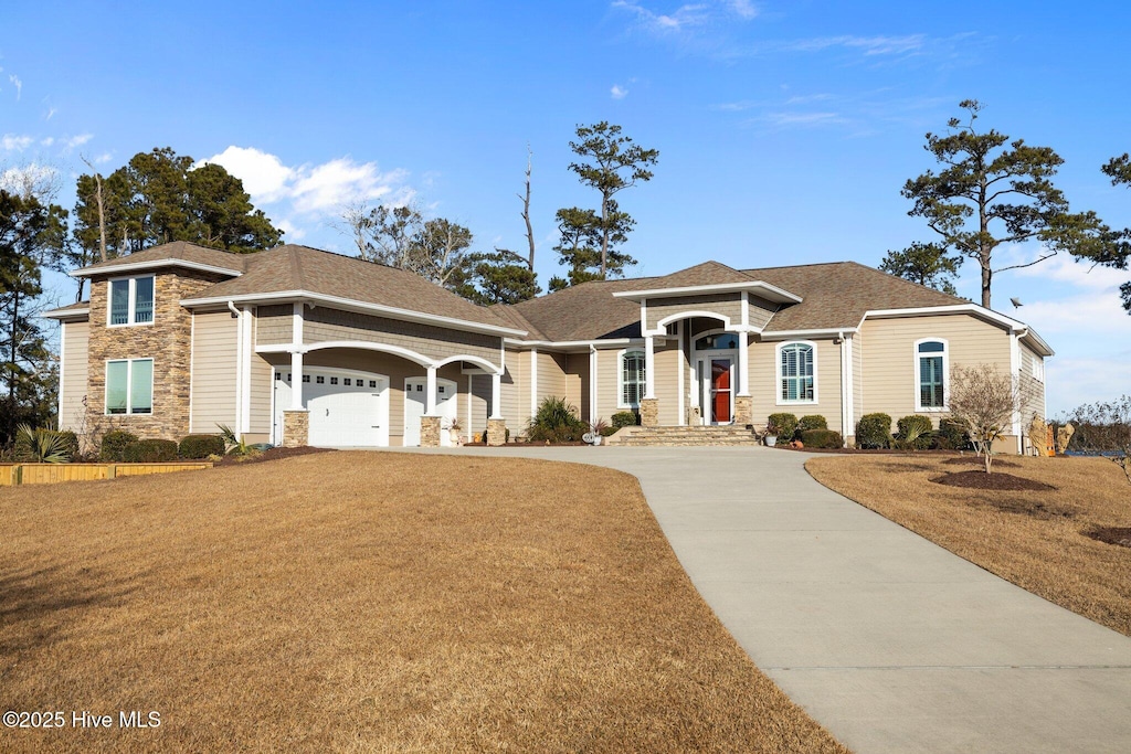 view of front facade with a garage and a front yard