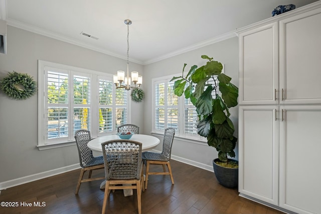 dining room featuring crown molding, dark hardwood / wood-style floors, and an inviting chandelier