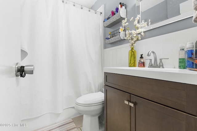 full bathroom featuring hardwood / wood-style flooring, shower / bath combination with curtain, vanity, and toilet