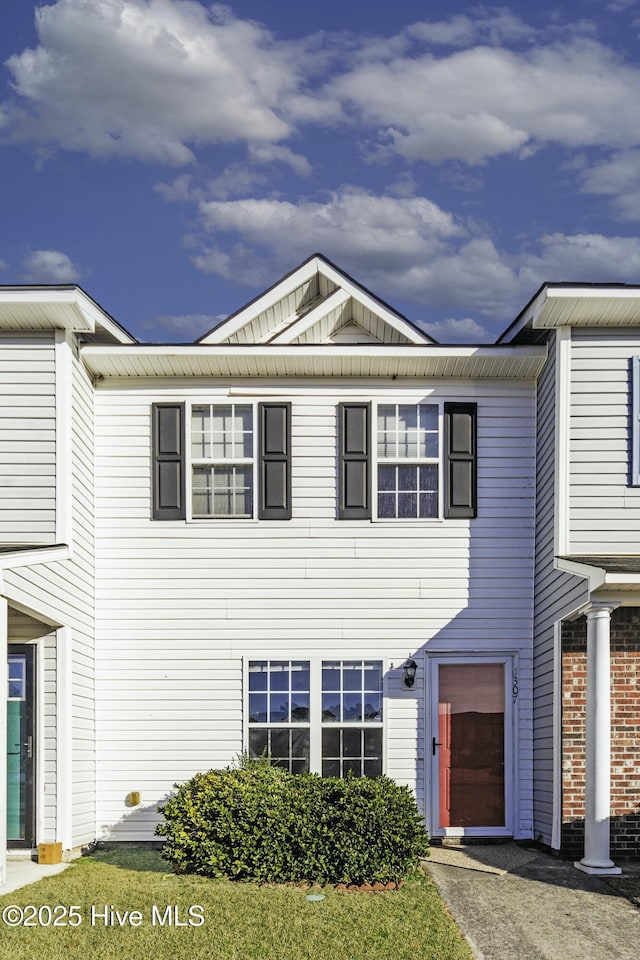 view of front of property