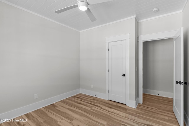 unfurnished bedroom with ceiling fan, ornamental molding, a closet, and light hardwood / wood-style floors