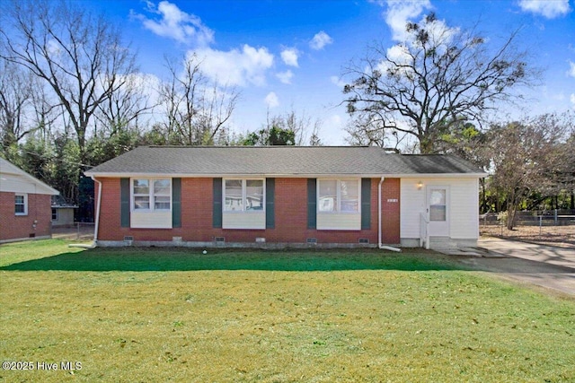 view of front of home with a front lawn