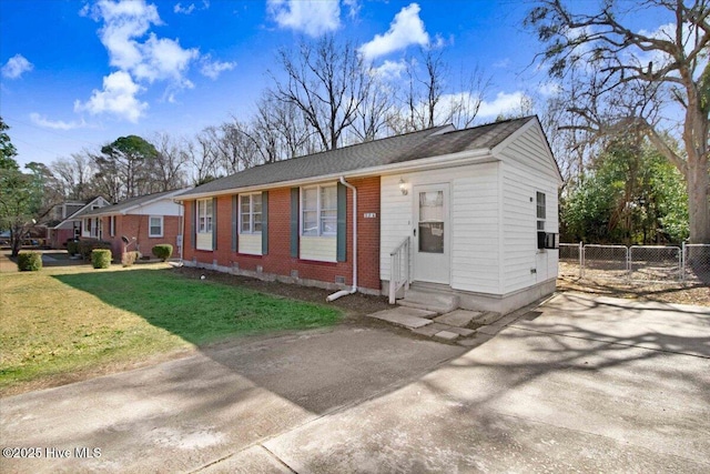 view of front of house featuring a front yard