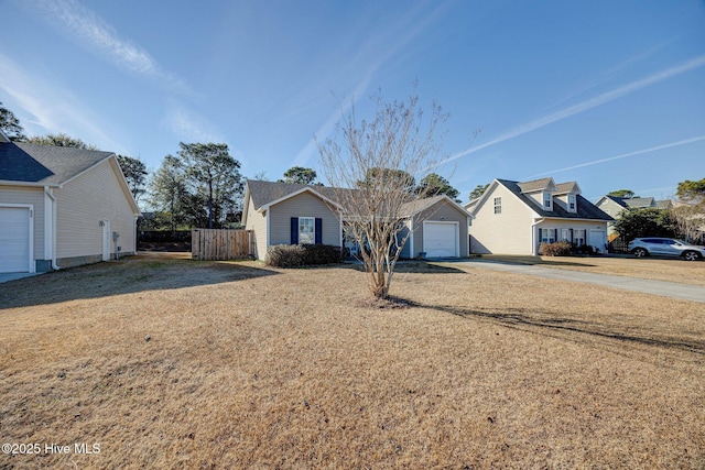 view of front of home featuring a front lawn