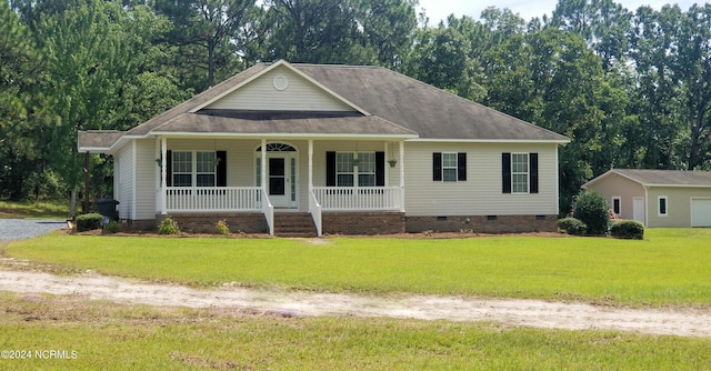 view of front of house featuring a porch and a front lawn