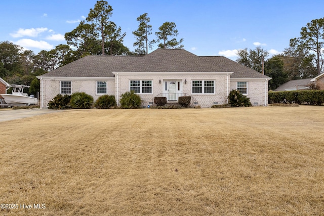 ranch-style house featuring a front lawn