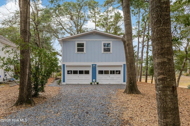 view of front facade with a garage