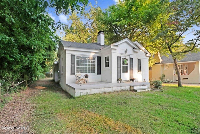 back of house featuring a yard