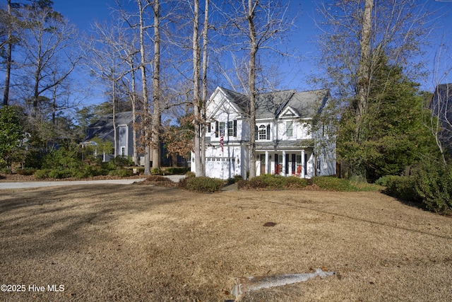 view of front facade featuring a porch and a front yard