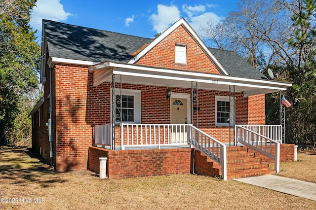 view of front of house featuring a porch and a front yard