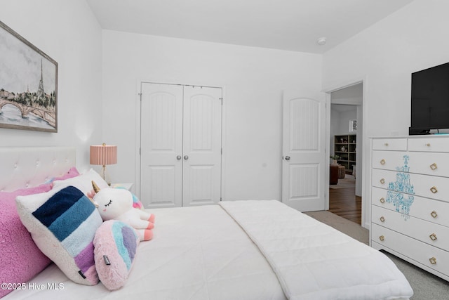 bedroom featuring a closet