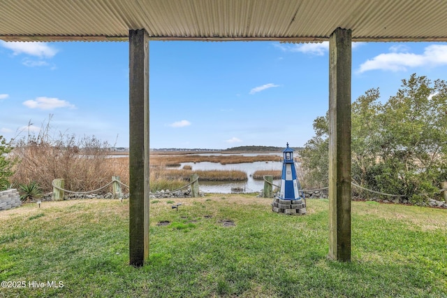 view of yard featuring a water view