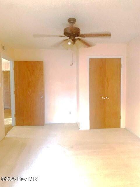 unfurnished room featuring ceiling fan