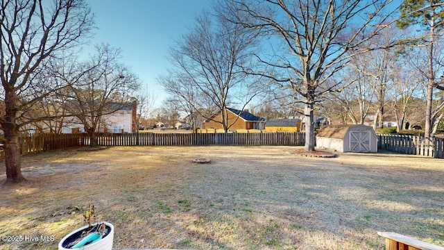 view of yard featuring a storage unit
